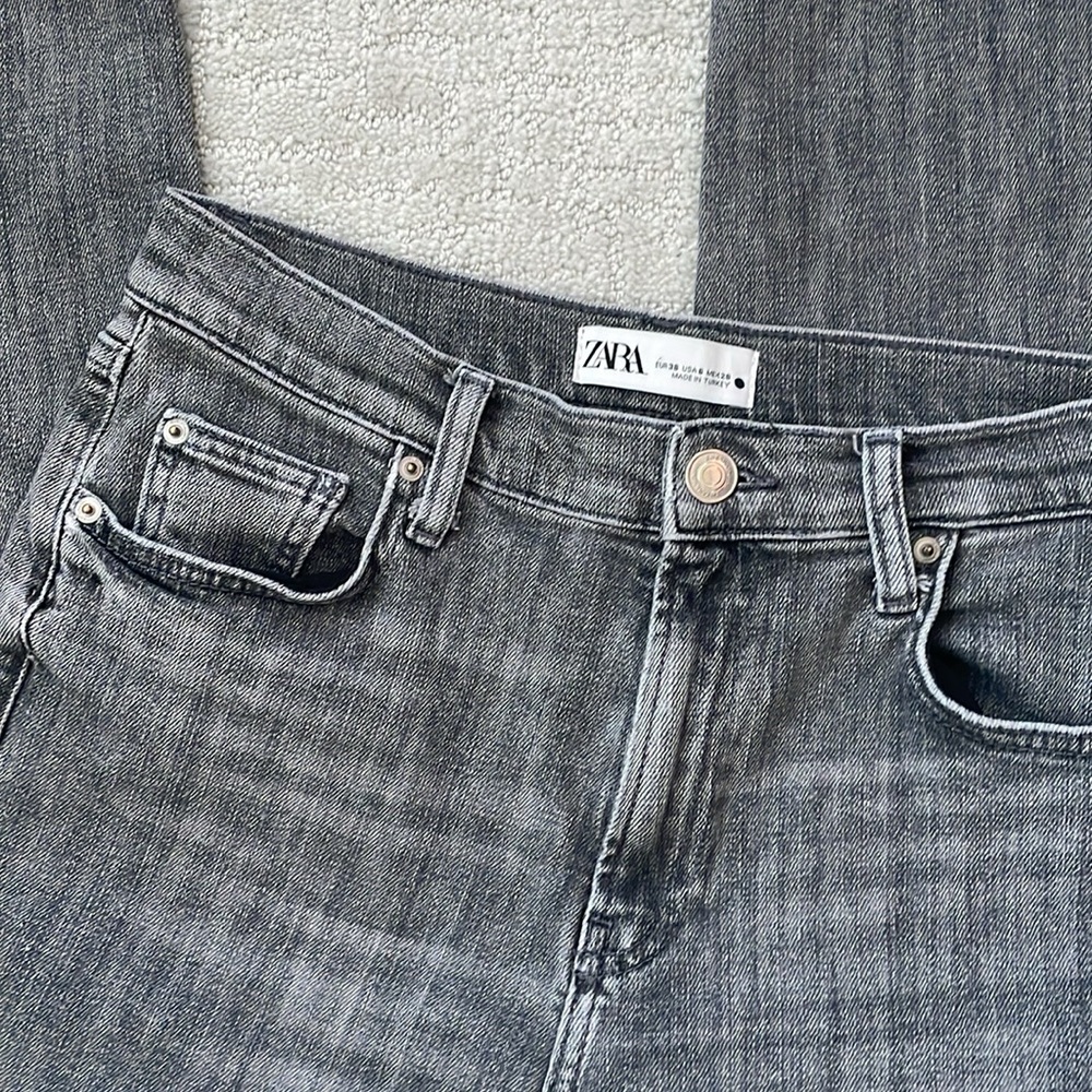 ZARA Gray Women’s Mid-Rise Straight Leg Jeans - Picture 4 of 6